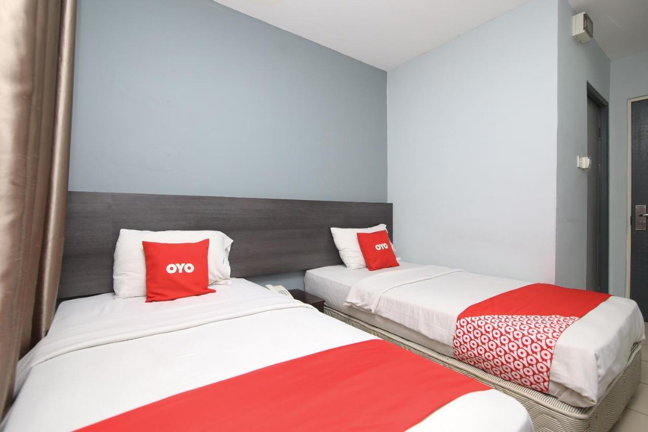 Oyo 90136 Jumbo Inn Kuching Kültér fotó