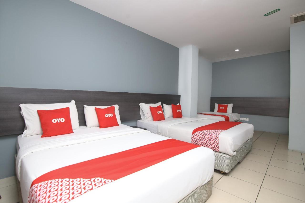 Oyo 90136 Jumbo Inn Kuching Kültér fotó