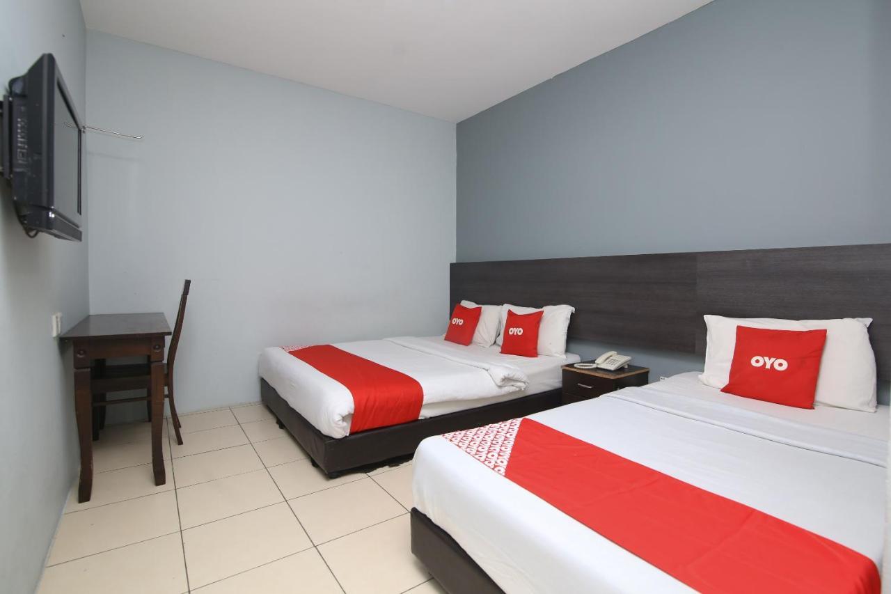 Oyo 90136 Jumbo Inn Kuching Kültér fotó