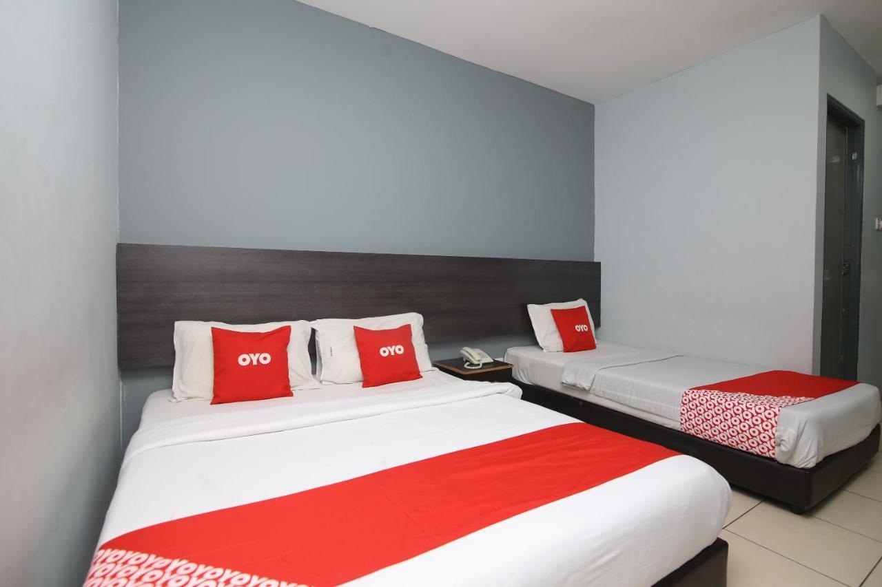 Oyo 90136 Jumbo Inn Kuching Kültér fotó