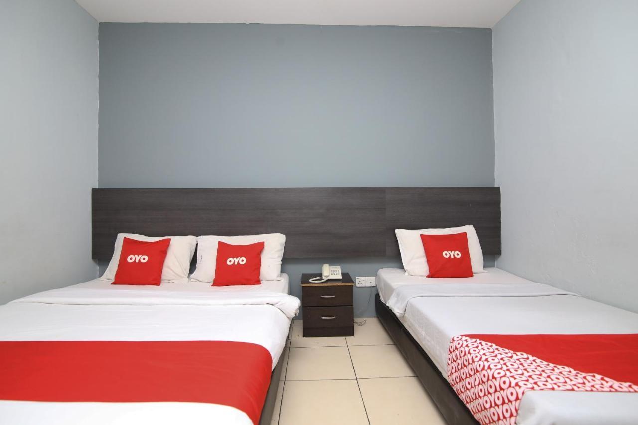 Oyo 90136 Jumbo Inn Kuching Kültér fotó