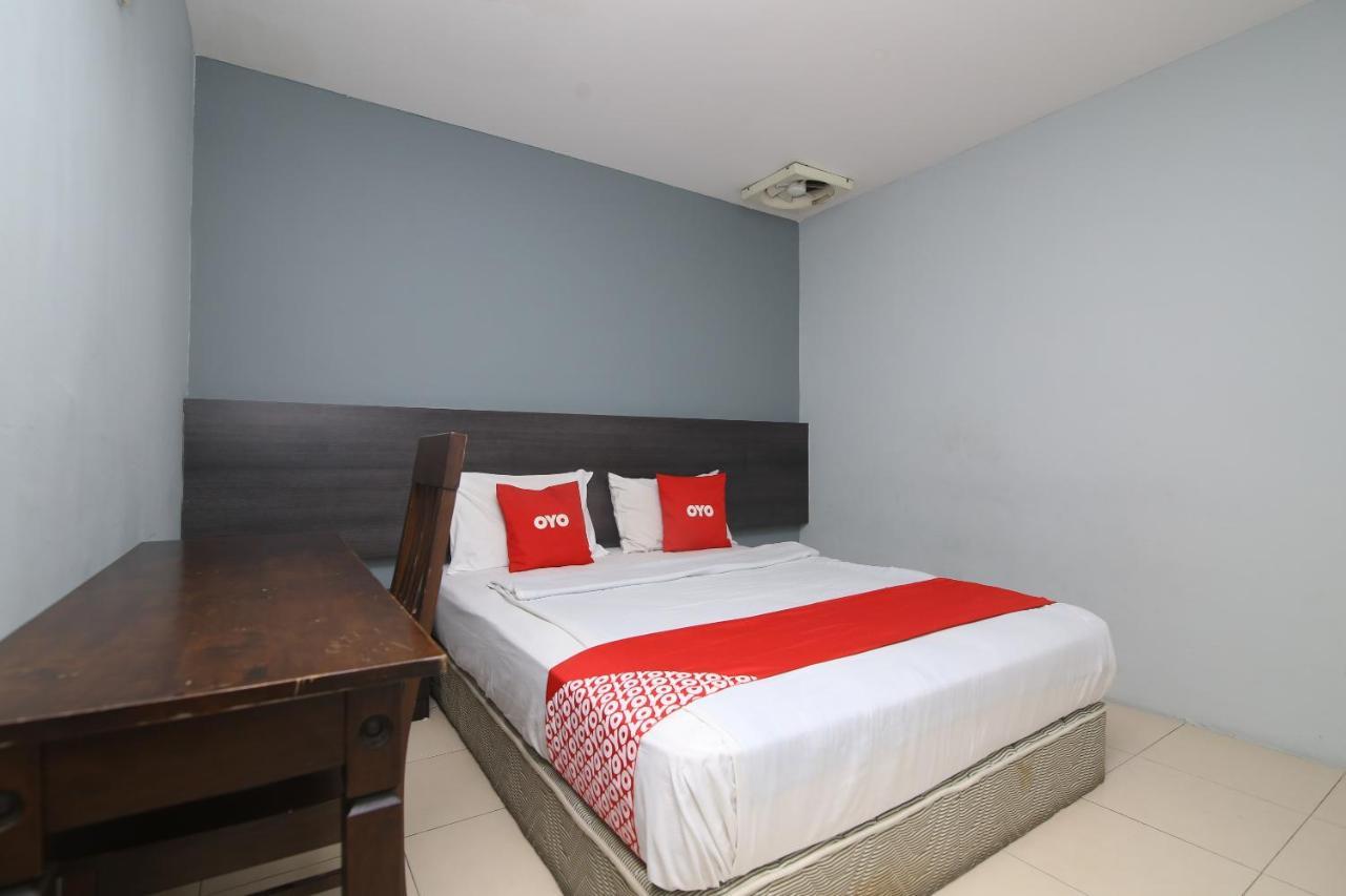 Oyo 90136 Jumbo Inn Kuching Kültér fotó