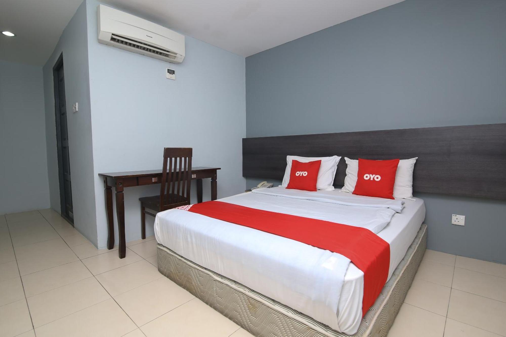 Oyo 90136 Jumbo Inn Kuching Kültér fotó