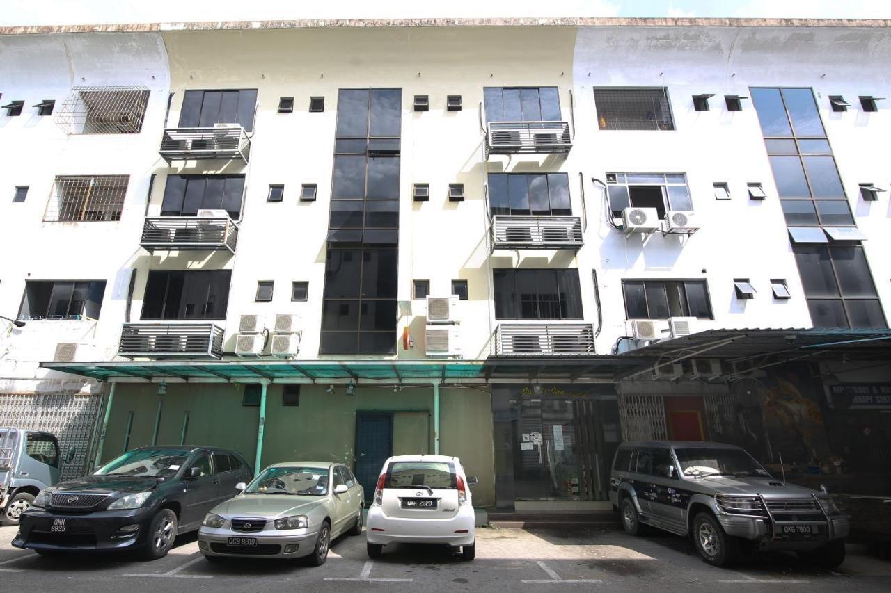 Oyo 90136 Jumbo Inn Kuching Kültér fotó