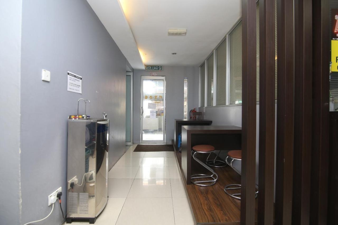 Oyo 90136 Jumbo Inn Kuching Kültér fotó