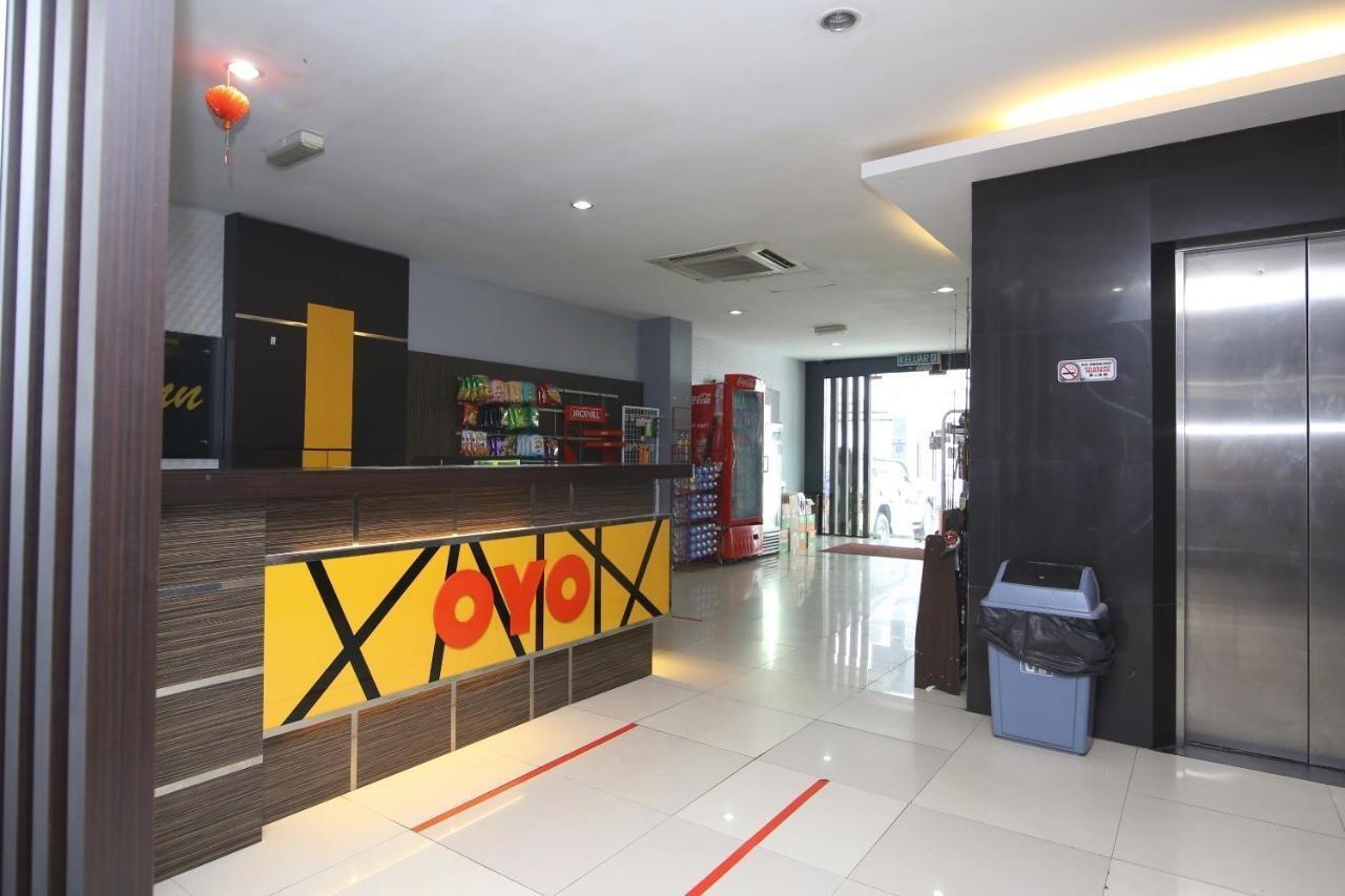 Oyo 90136 Jumbo Inn Kuching Kültér fotó