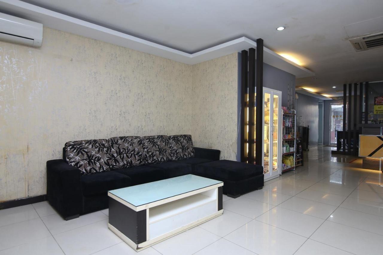 Oyo 90136 Jumbo Inn Kuching Kültér fotó